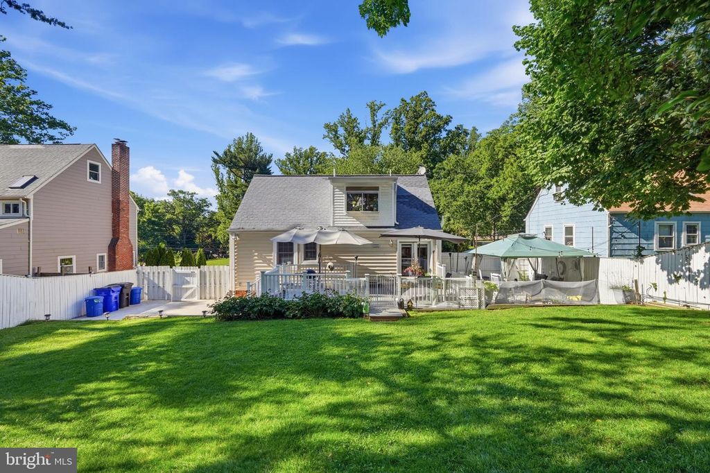 Image 33 of property listing at 3402 MCCOMAS AVE, Kensington, MD 20895