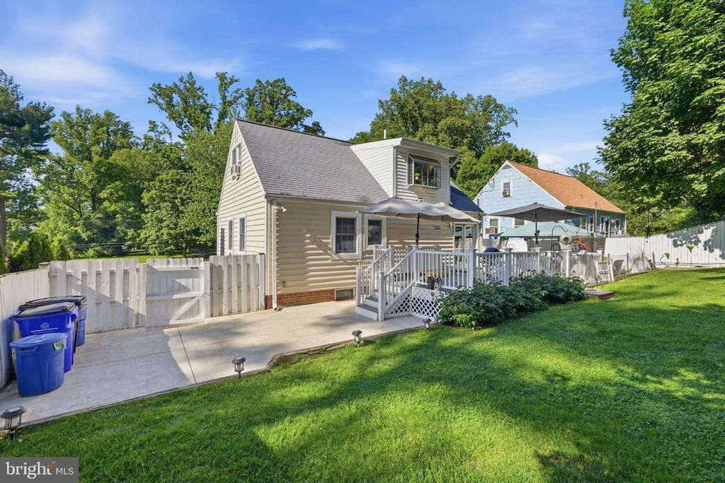 Image 34 of property listing at 3402 MCCOMAS AVE, Kensington, MD 20895
