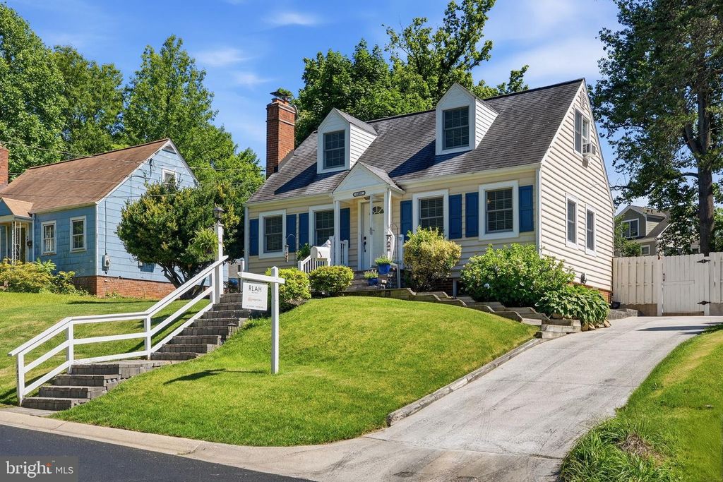 Image 36 of property listing at 3402 MCCOMAS AVE, Kensington, MD 20895