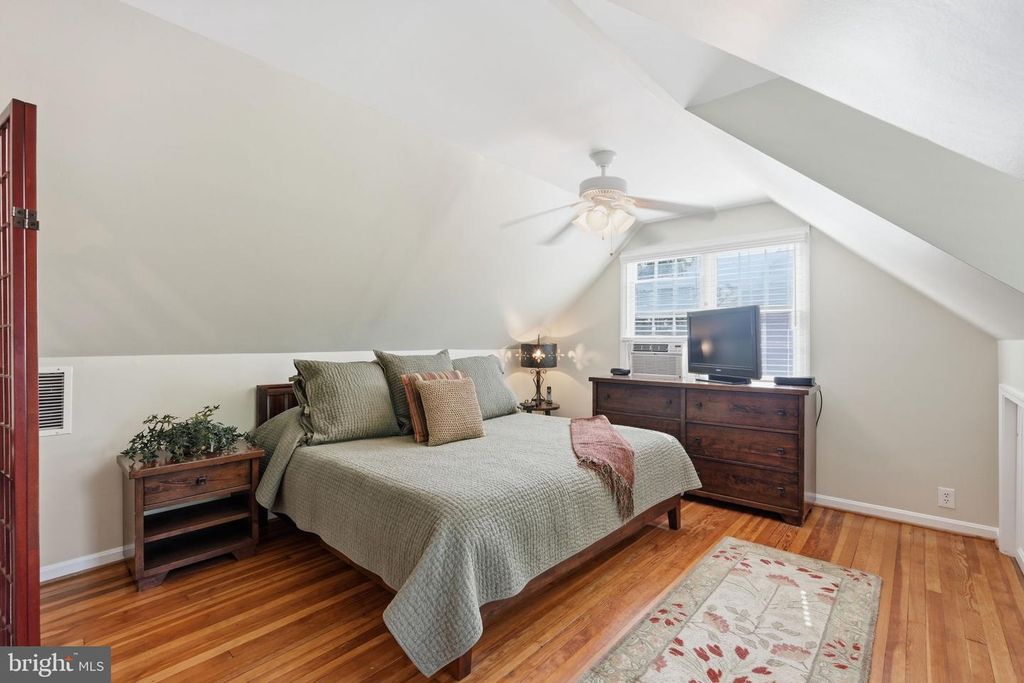 Image 6 of property listing at 3402 MCCOMAS AVE, Kensington, MD 20895