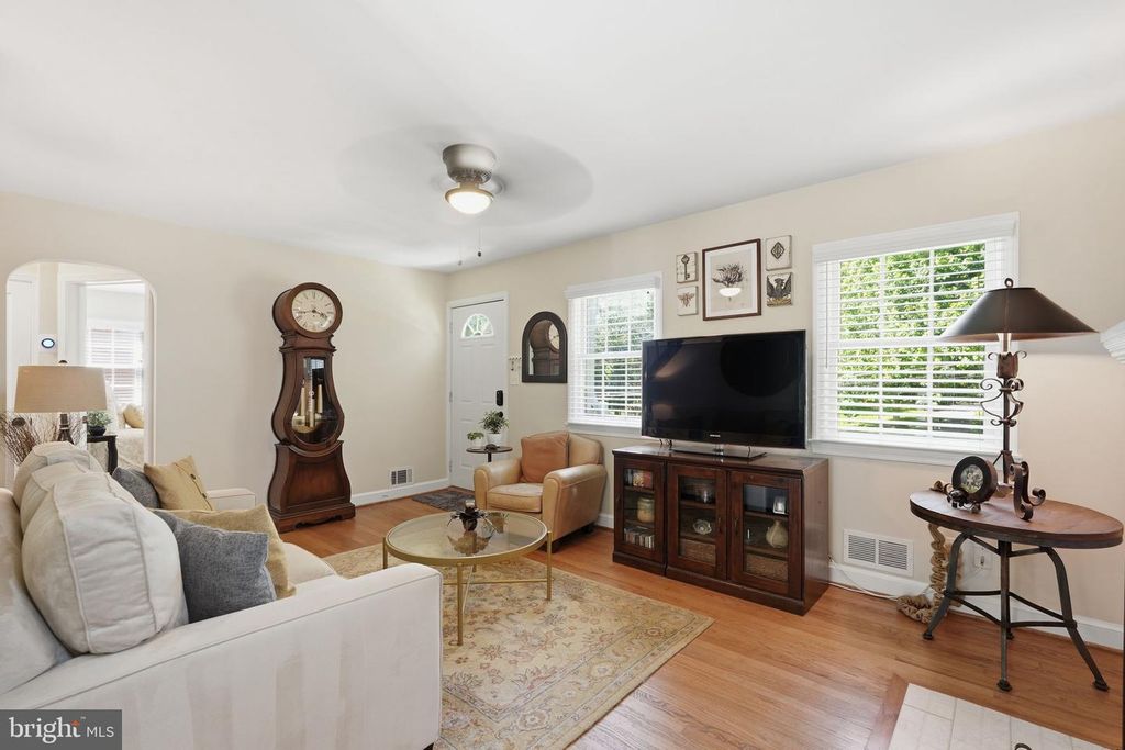 Image 7 of property listing at 3402 MCCOMAS AVE, Kensington, MD 20895