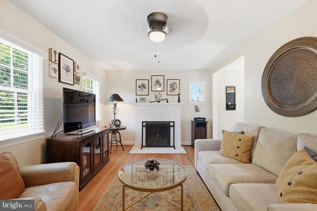 Image 8 of property listing at 3402 MCCOMAS AVE, Kensington, MD 20895