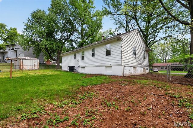 2 Marcel Court, St Louis, MO 63135
