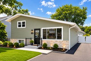 646 W Babcock Avenue, Elmhurst, IL 60126