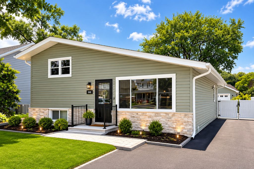 646 W Babcock Avenue, Elmhurst, IL 60126