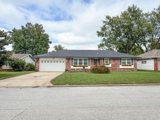 1327 East Greenwood Street, Springfield, MO 65804