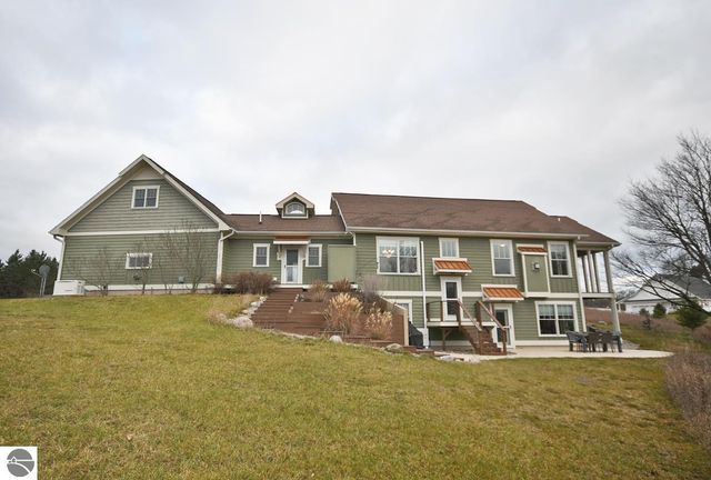 11007 S Rolling Meadows Drive, Maple City, MI 49664