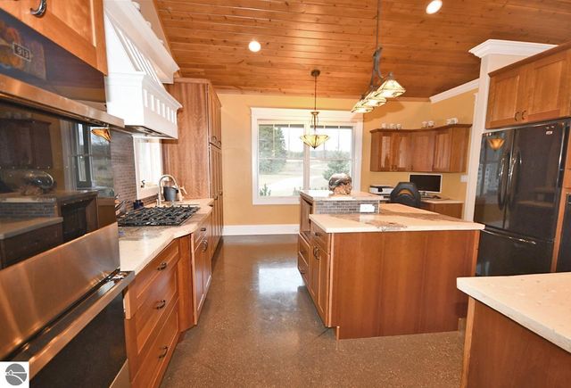 11007 S Rolling Meadows Drive, Maple City, MI 49664