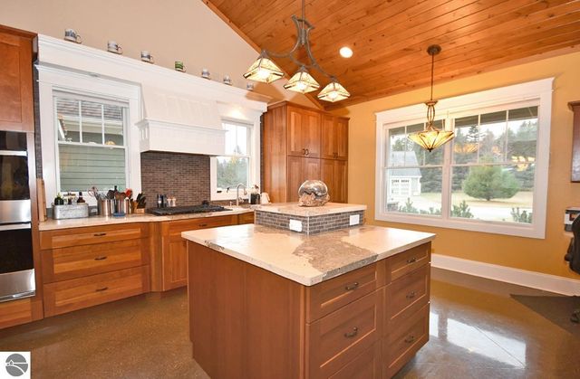 11007 S Rolling Meadows Drive, Maple City, MI 49664