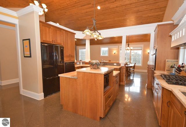 11007 S Rolling Meadows Drive, Maple City, MI 49664