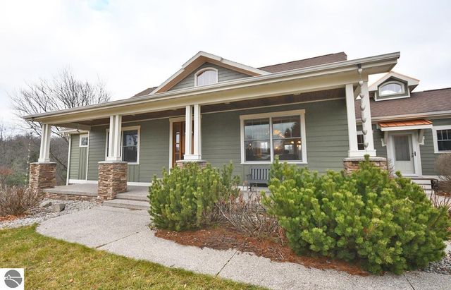 11007 S Rolling Meadows Drive, Maple City, MI 49664