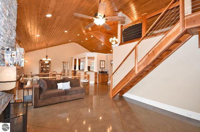 11007 S Rolling Meadows Drive, Maple City, MI 49664