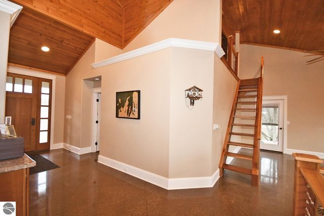 11007 S Rolling Meadows Drive, Maple City, MI 49664