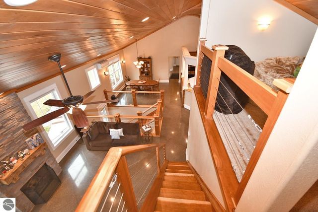 11007 S Rolling Meadows Drive, Maple City, MI 49664