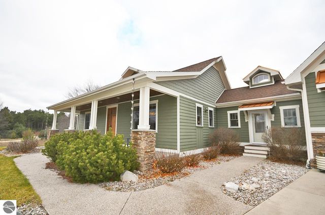 11007 S Rolling Meadows Drive, Maple City, MI 49664