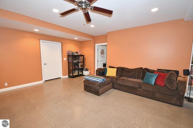 11007 S Rolling Meadows Drive, Maple City, MI 49664