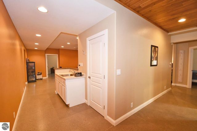 11007 S Rolling Meadows Drive, Maple City, MI 49664