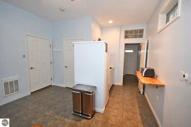 11007 S Rolling Meadows Drive, Maple City, MI 49664