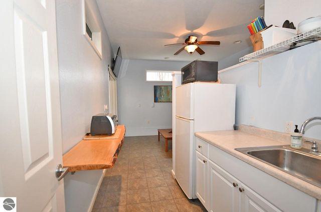 11007 S Rolling Meadows Drive, Maple City, MI 49664