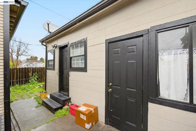 2724 E 22nd St, Oakland, CA 94601