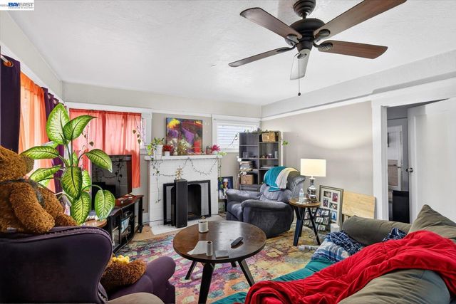 2724 E 22nd St, Oakland, CA 94601