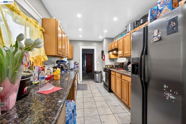 2724 E 22nd St, Oakland, CA 94601