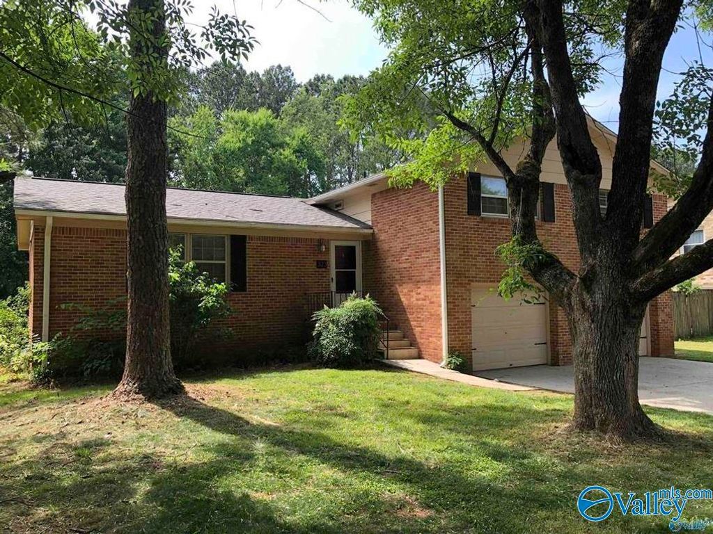 323 Forrest Park Ct NW, Huntsville, AL 35806