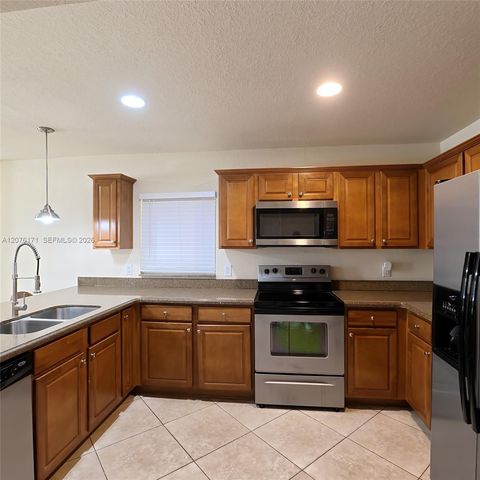 1000 Palm Trail 8, Delray Beach, FL 33483