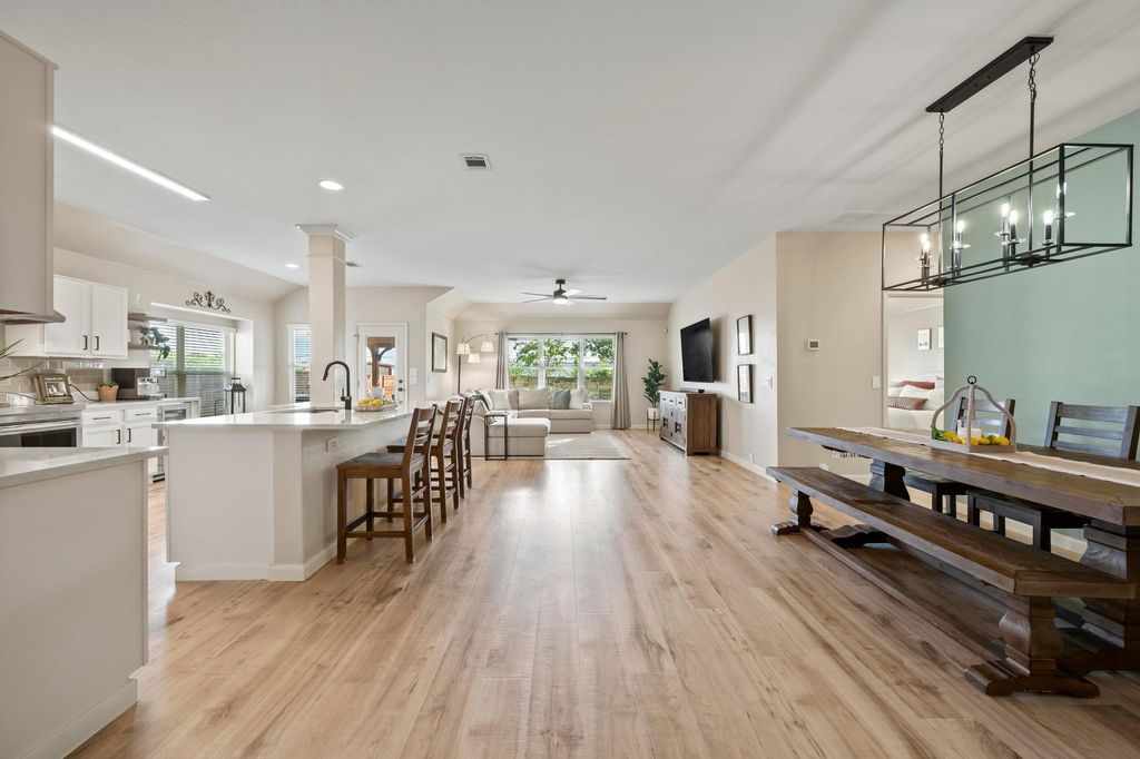 128 Hoot Owl LN, Leander, TX 78641