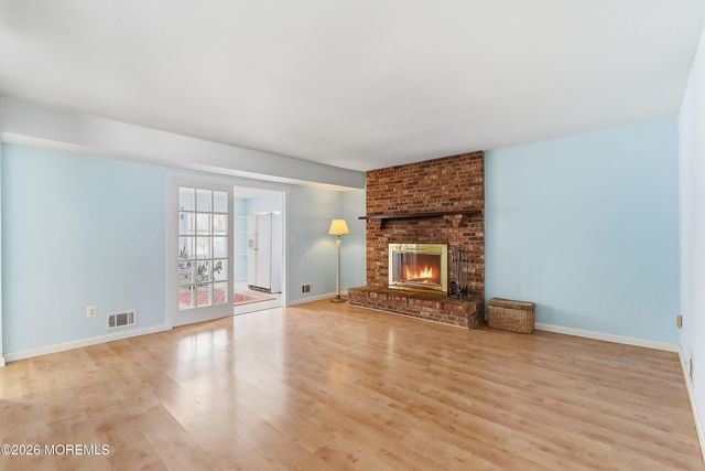 13 Arthur Place, Middletown, NJ 07748