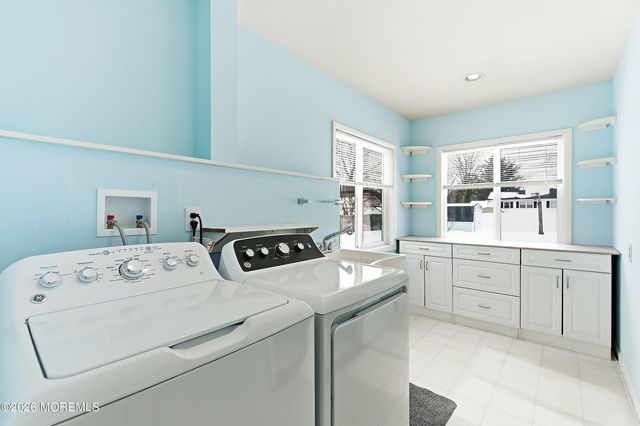 13 Arthur Place, Middletown, NJ 07748