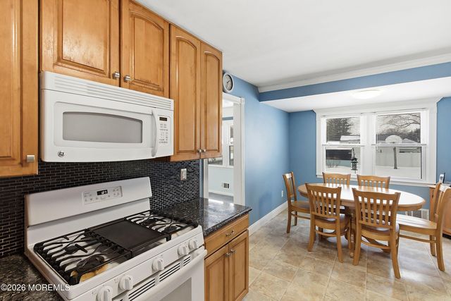 13 Arthur Place, Middletown, NJ 07748