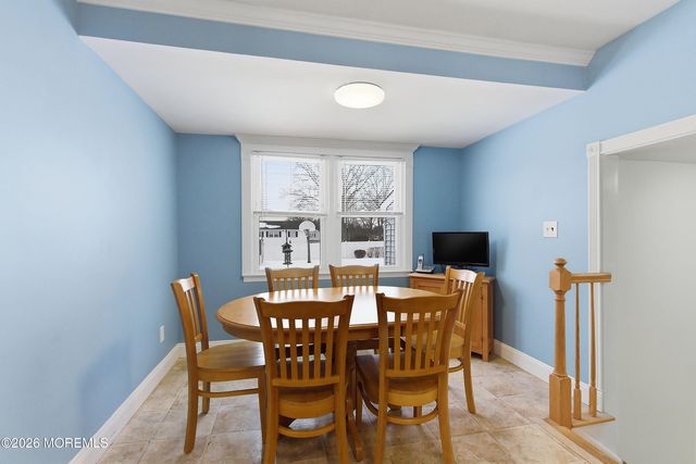 13 Arthur Place, Middletown, NJ 07748