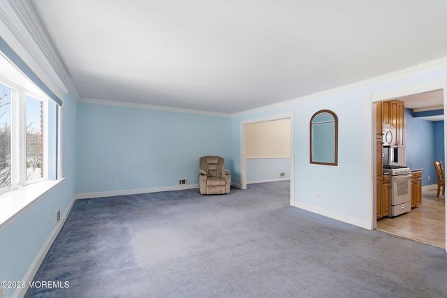 13 Arthur Place, Middletown, NJ 07748