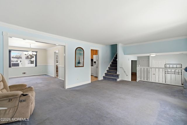 13 Arthur Place, Middletown, NJ 07748