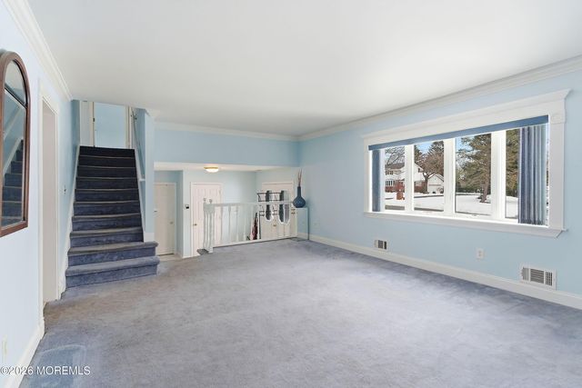 13 Arthur Place, Middletown, NJ 07748