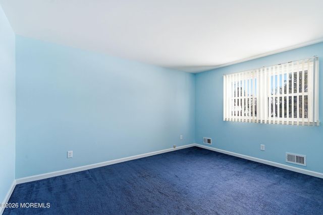 13 Arthur Place, Middletown, NJ 07748