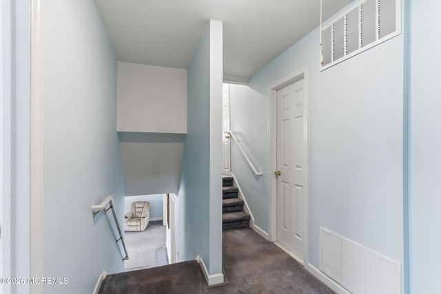 13 Arthur Place, Middletown, NJ 07748