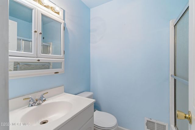 13 Arthur Place, Middletown, NJ 07748