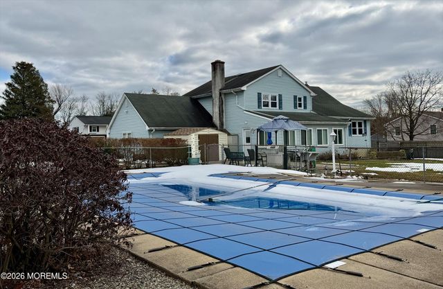 13 Arthur Place, Middletown, NJ 07748