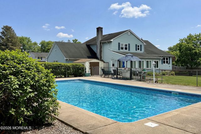 13 Arthur Place, Middletown, NJ 07748