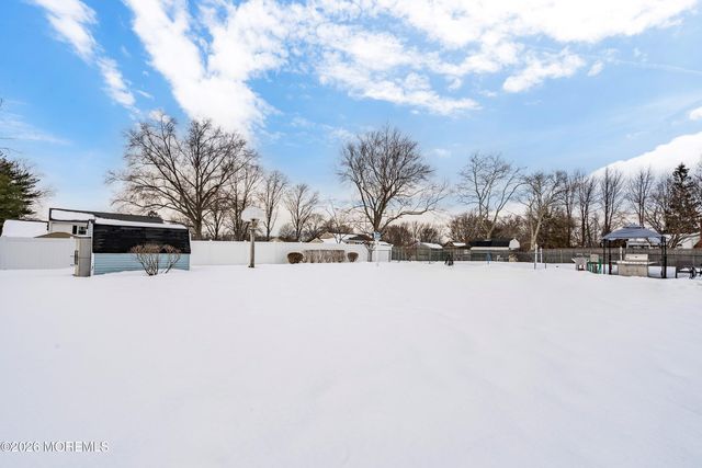 13 Arthur Place, Middletown, NJ 07748