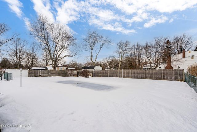 13 Arthur Place, Middletown, NJ 07748