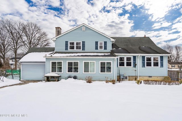 13 Arthur Place, Middletown, NJ 07748