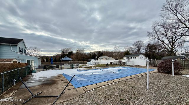 13 Arthur Place, Middletown, NJ 07748