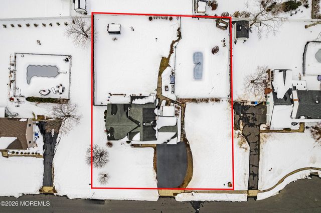 13 Arthur Place, Middletown, NJ 07748