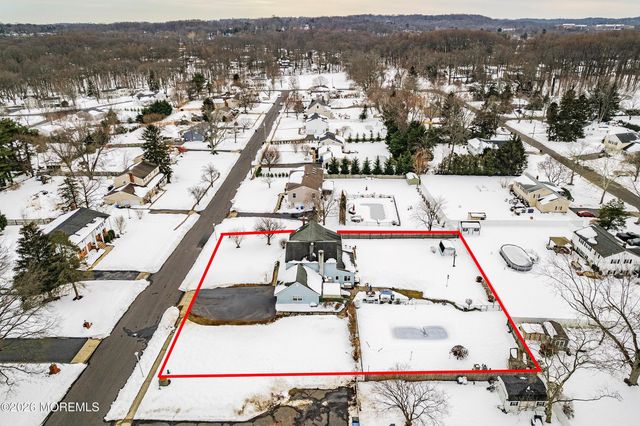 13 Arthur Place, Middletown, NJ 07748