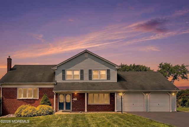 13 Arthur Place, Middletown, NJ 07748