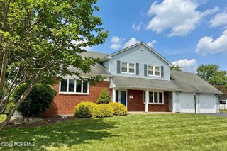 13 Arthur Place, Middletown, NJ 07748