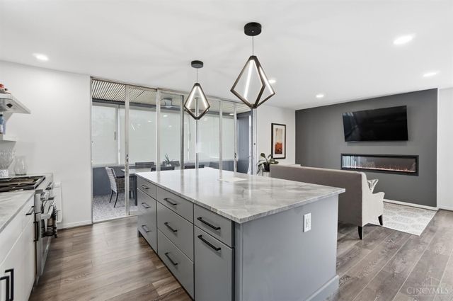 2324 Madison Road, Cincinnati, OH 45208